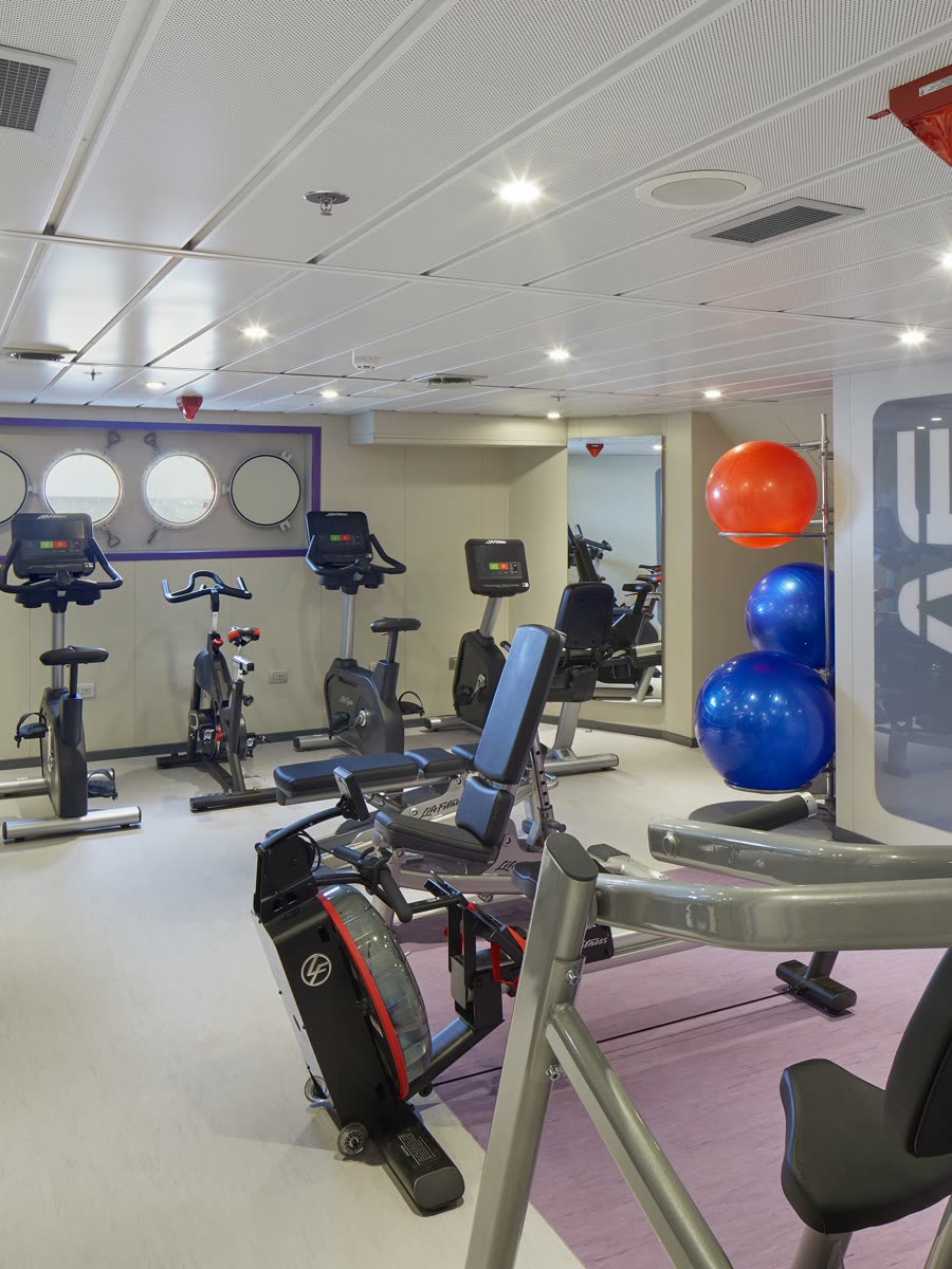 Fitnessraum — Kleines Studio auf Deck 4 — Cardio + Free Weights