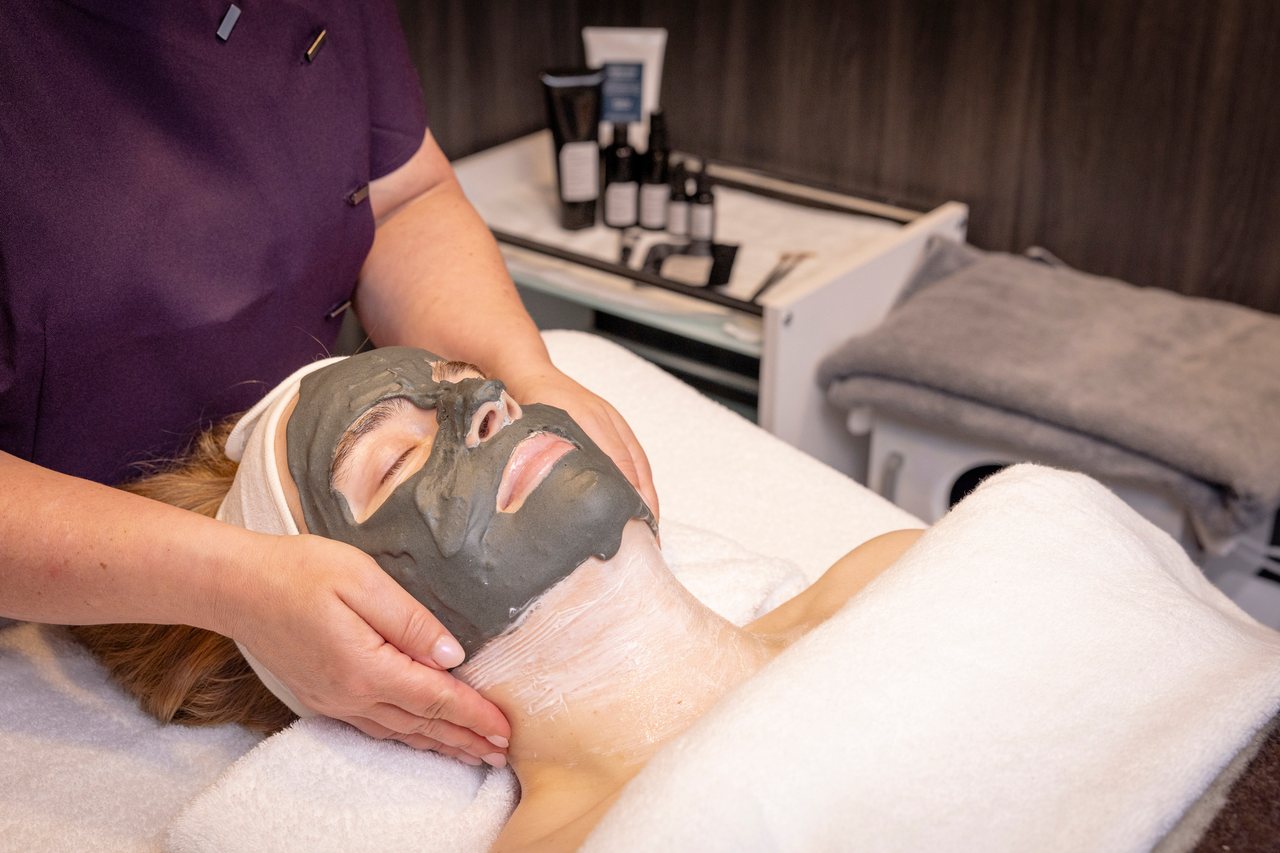 Amundsen Spa — Wellnessbereich mit Behandlungsräumen und Panoramablick · Foto: Oscar Farrera