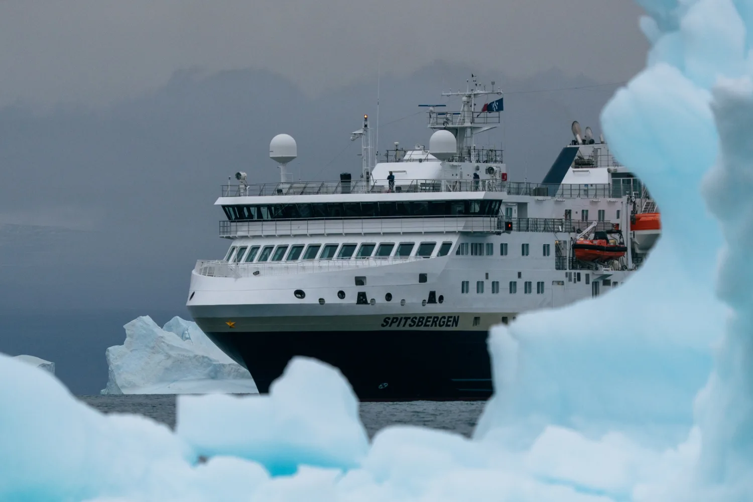 Vor Sydkap — Eisberg-Cruise vor Sydkap, Ostgrönland · Foto: Kay Fochtmann