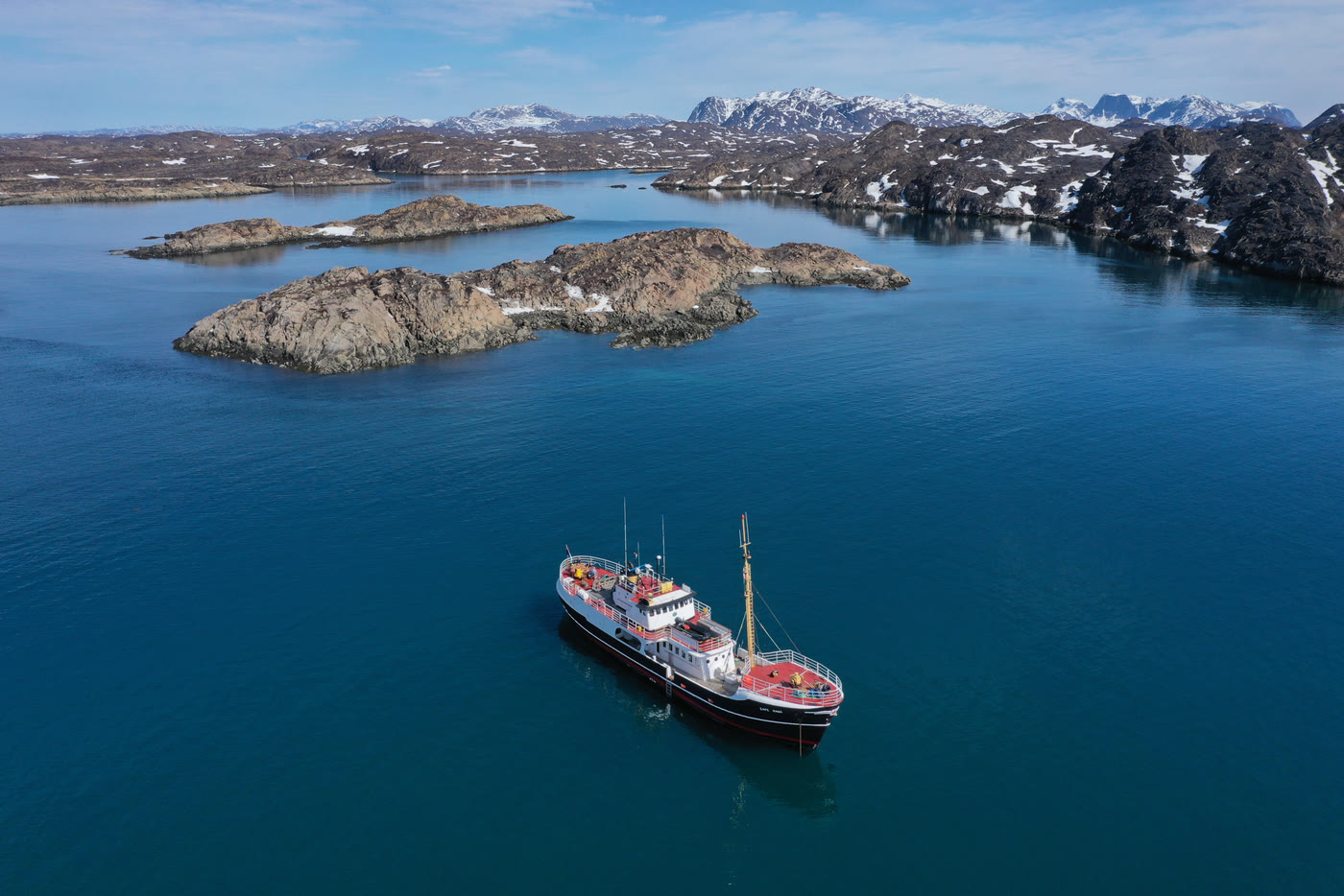 Was ein kleines Schiff an Grönlands Westküste erreicht
