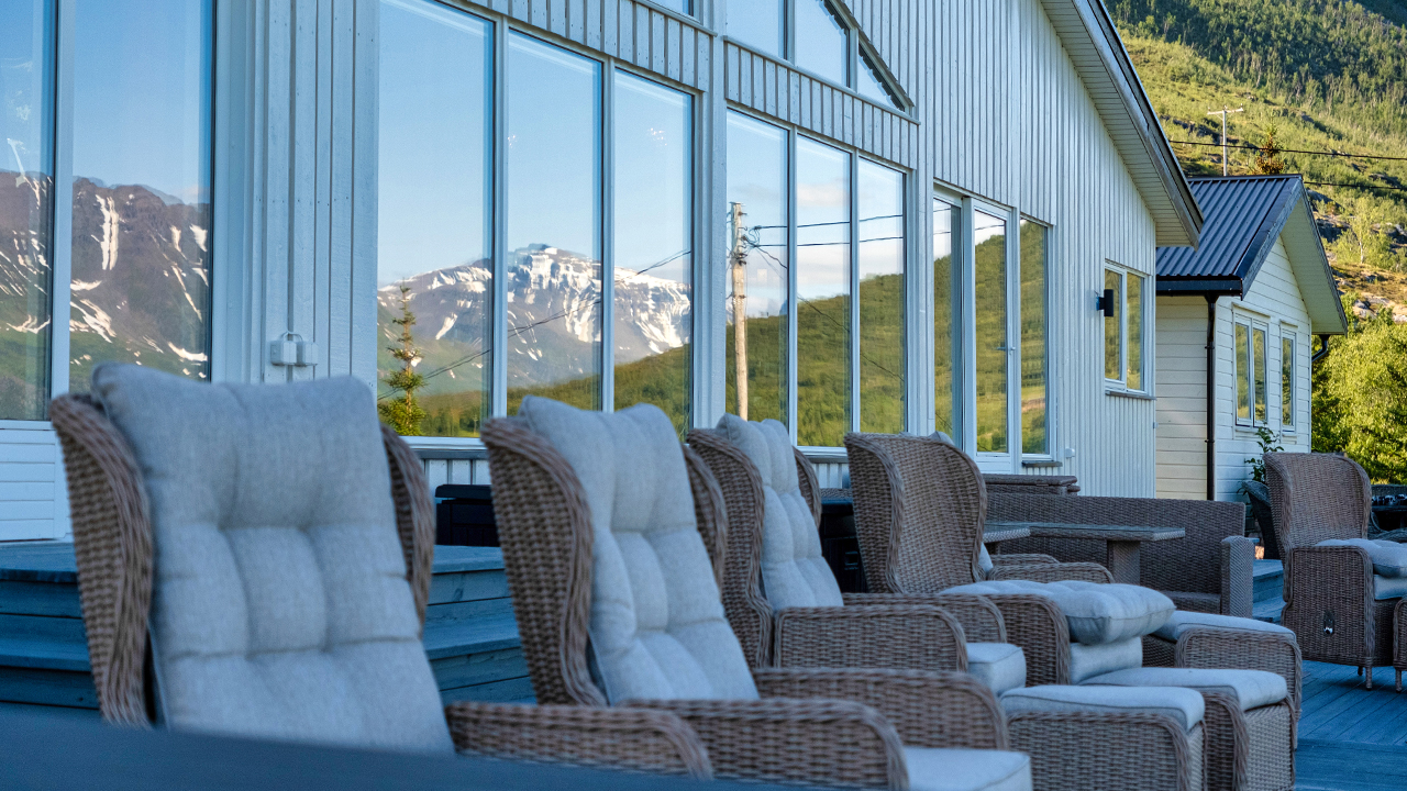 Sommerterrasse am Hauptgebäude