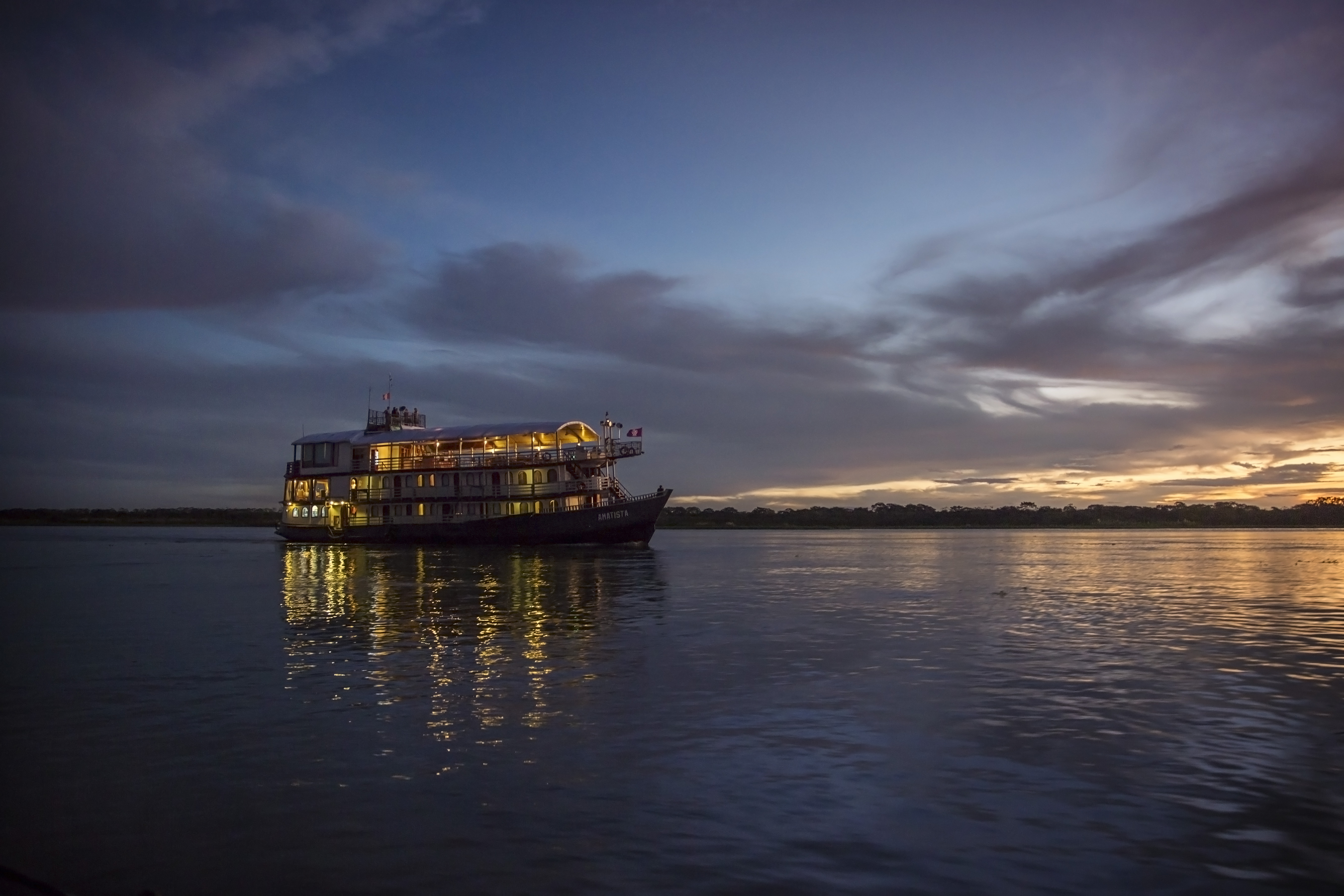 Amazonas-Sonnenuntergang — Abendstimmung an Bord
