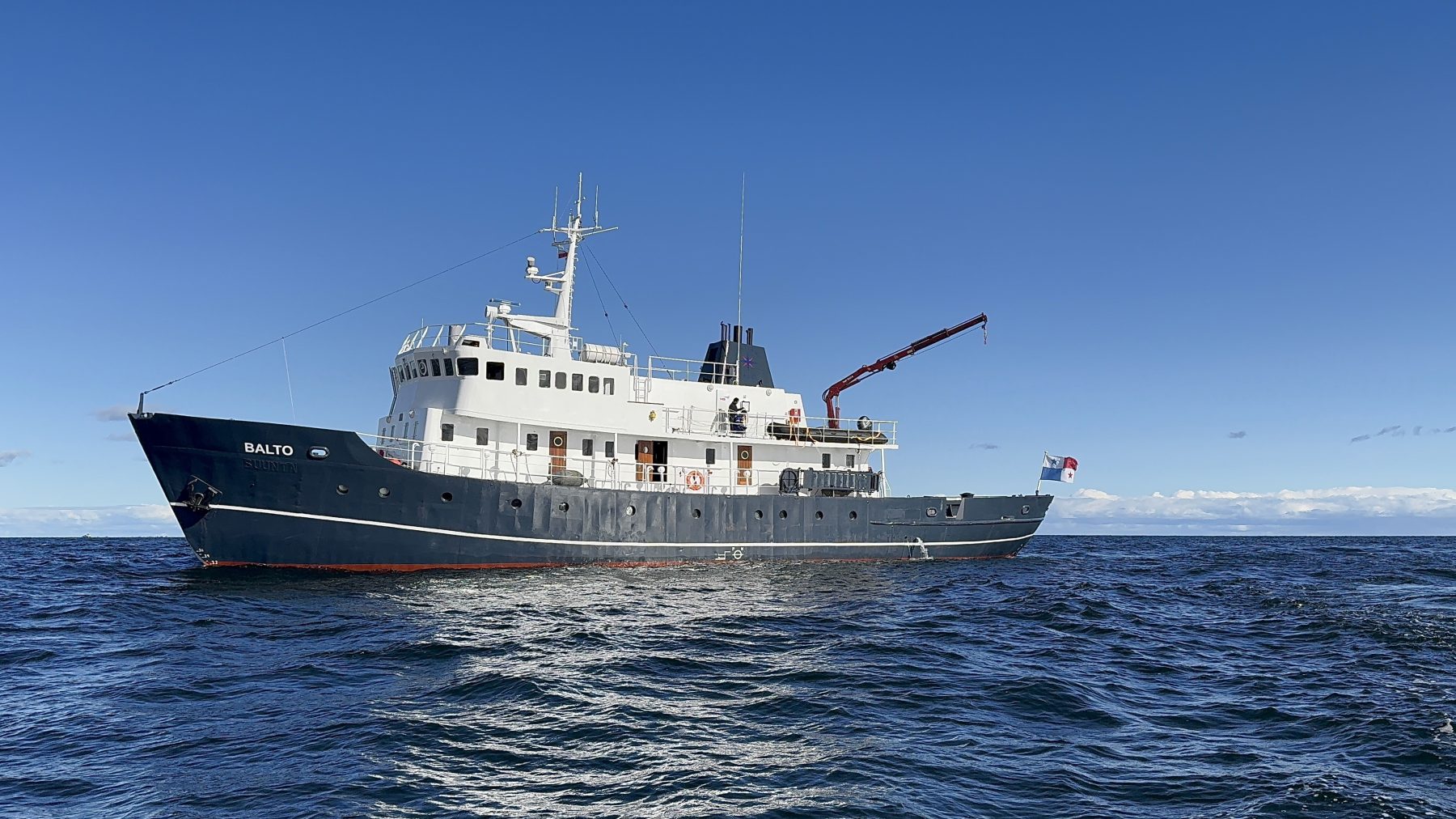 Spitzbergen mit kleinen Schiffen: welche fahren dort, und was kosten sie