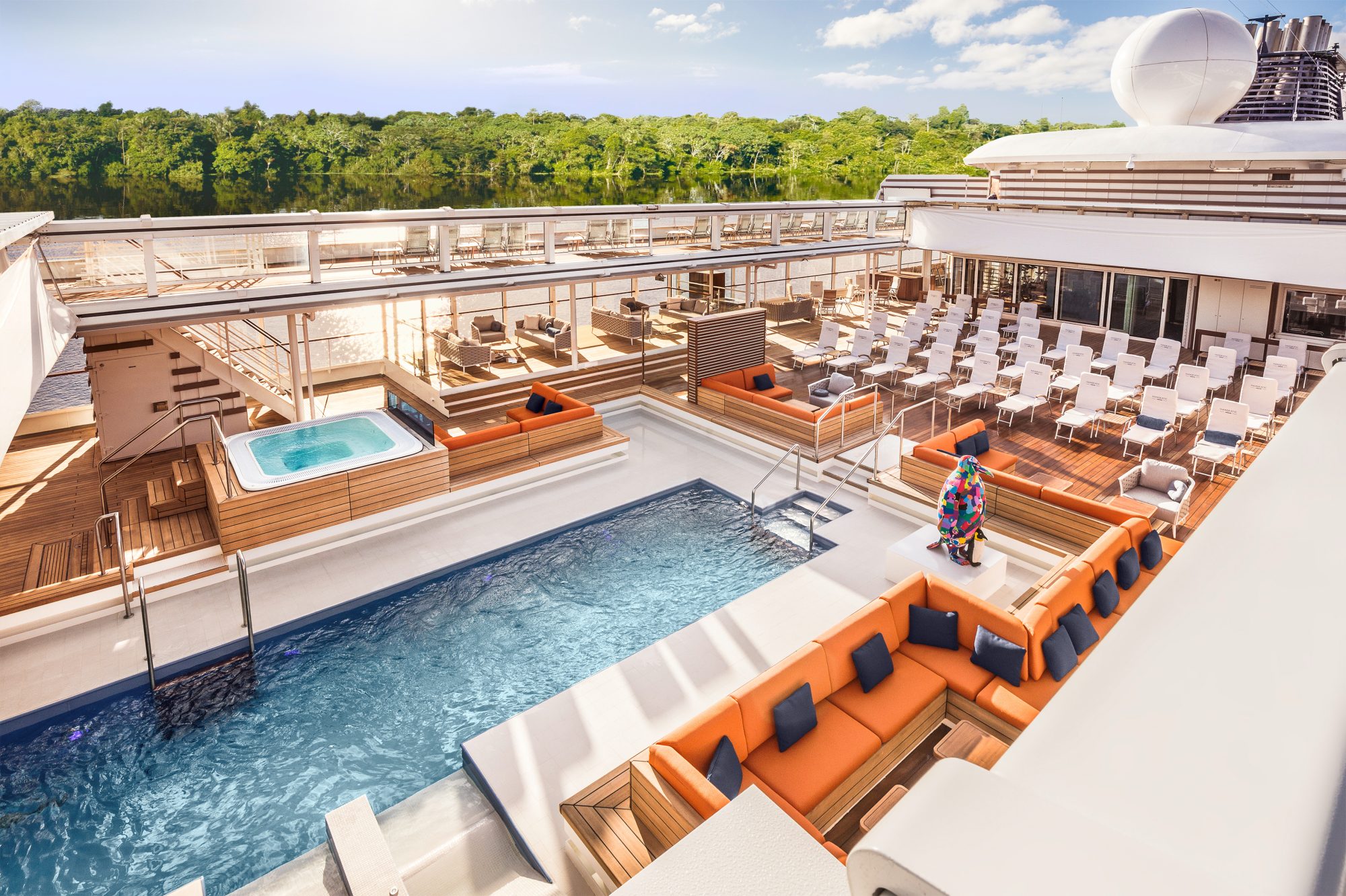 Pooldeck & Whirlpool — 